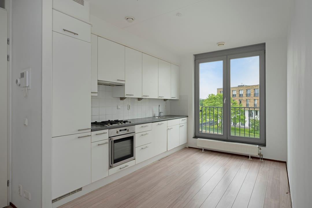 Spacious 2-Bedroom Apartment with Private Parking in Geusselpark Maastricht — 17