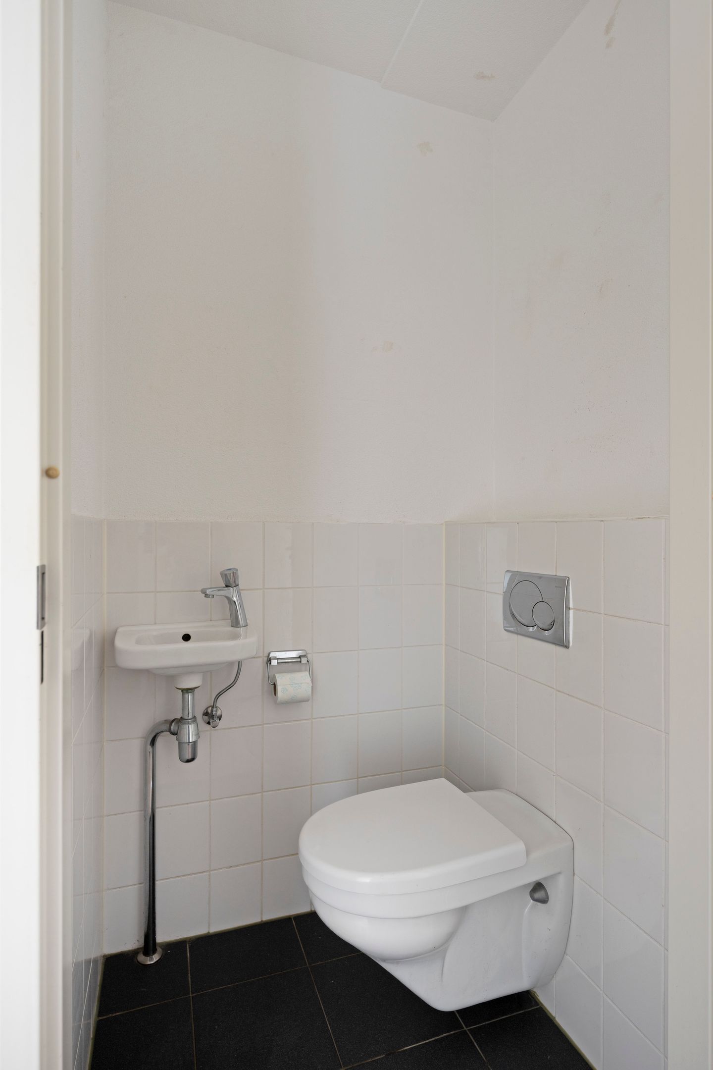 Spacious 2-Bedroom Apartment with Private Parking in Geusselpark Maastricht — 25