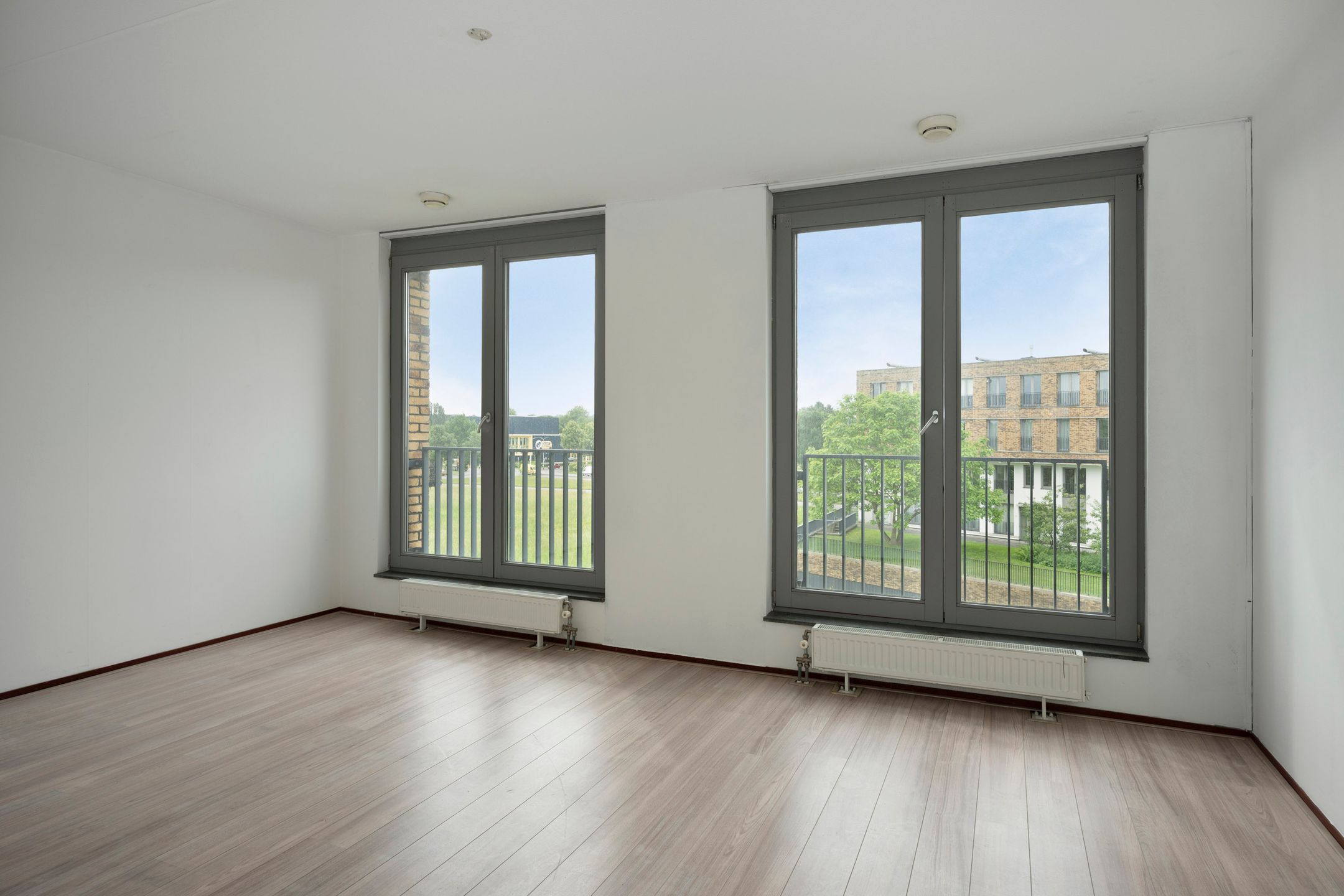 Spacious 2-Bedroom Apartment with Private Parking in Geusselpark Maastricht — 21