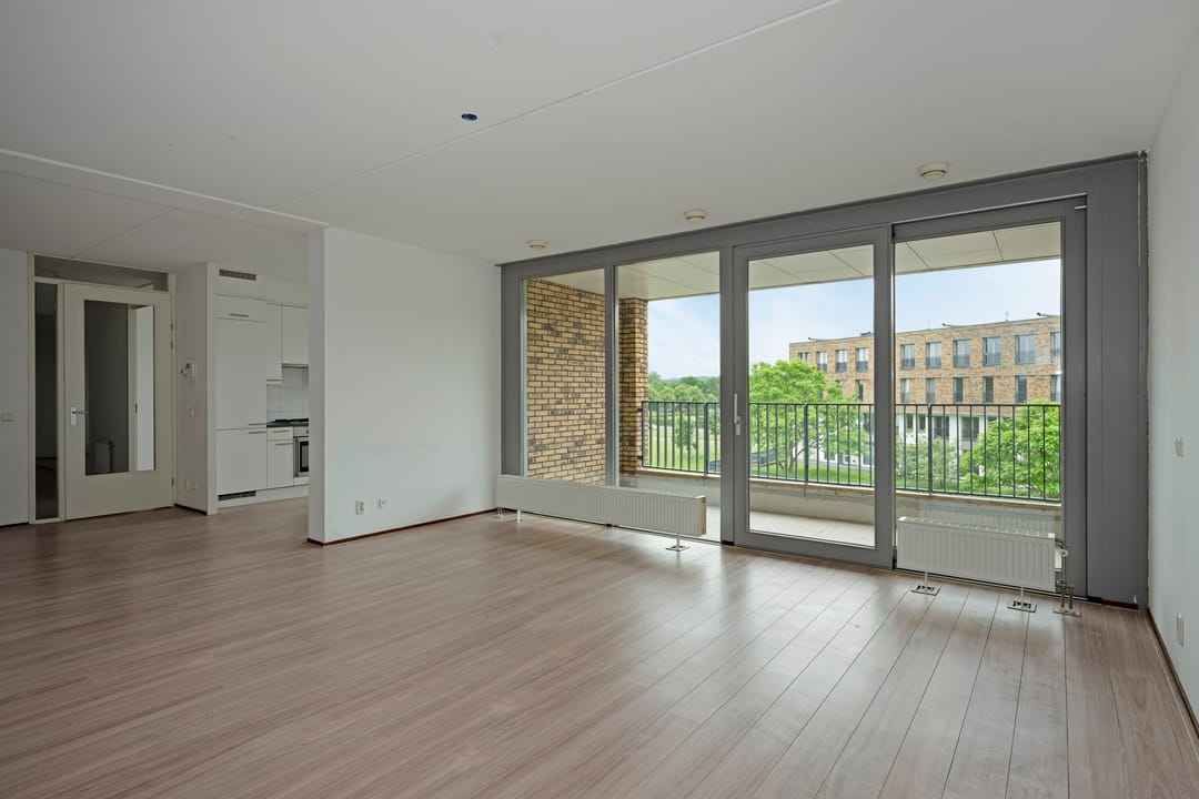 Spacious 2-Bedroom Apartment with Private Parking in Geusselpark Maastricht — 11