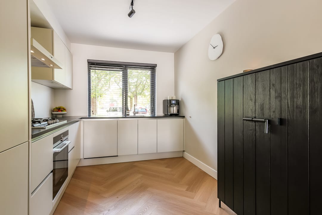 Luxury Extended Family Home with Hotel-Chique Finish in Almere — 16