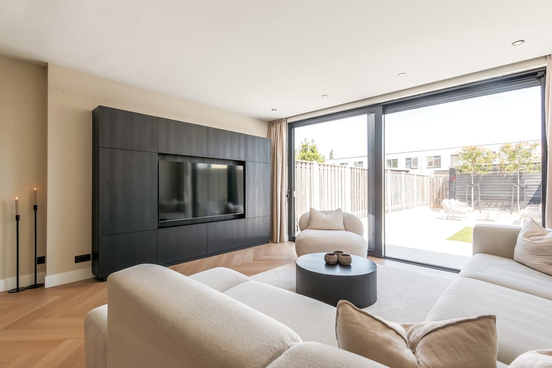 Luxury Extended Family Home with Hotel-Chique Finish in Almere — 8