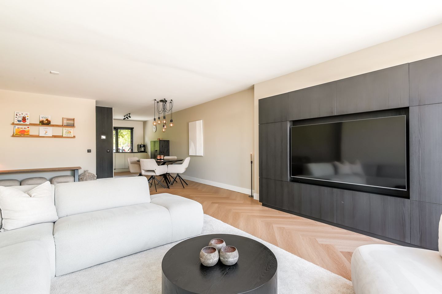 Luxury Extended Family Home with Hotel-Chique Finish in Almere — 10