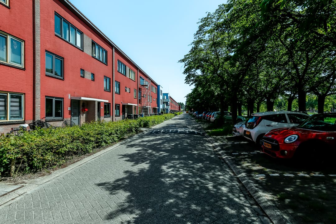 Luxury Extended Family Home with Hotel-Chique Finish in Almere — 37