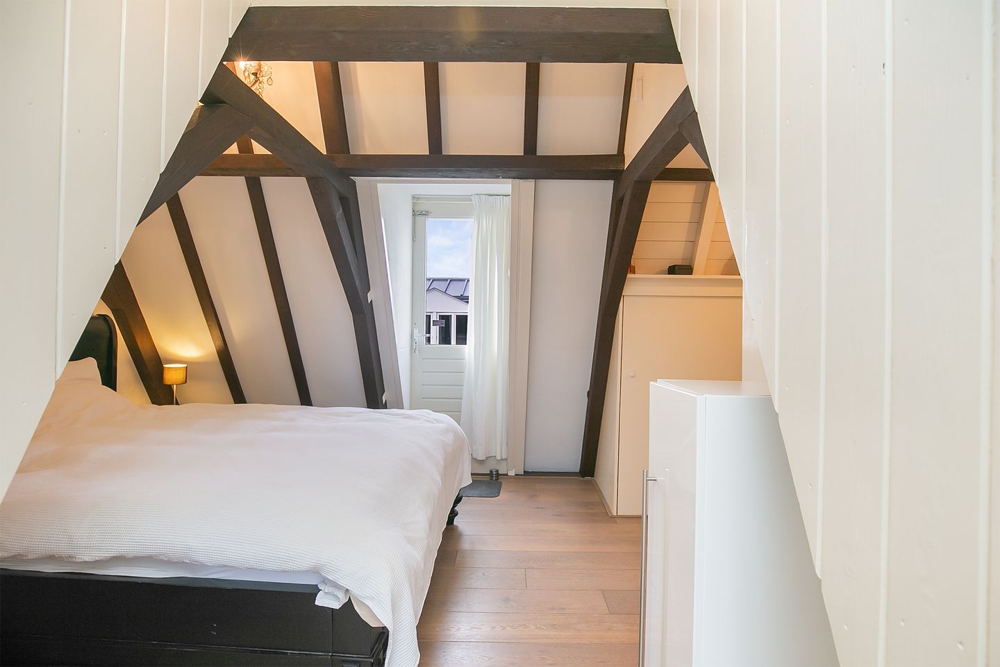 Historic Canal Maisonette with Private Terrace in Amsterdam Centre — 14