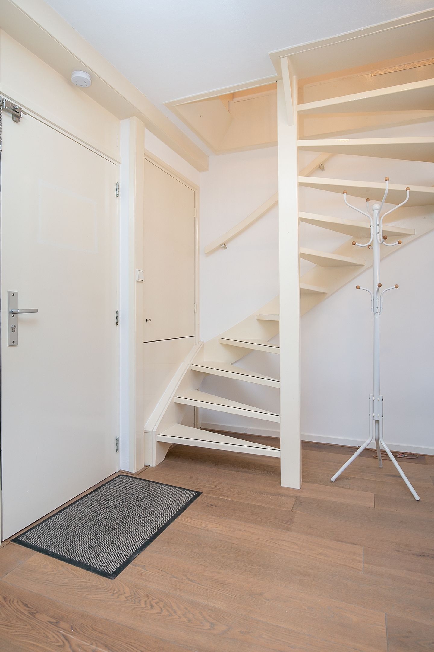Historic Canal Maisonette with Private Terrace in Amsterdam Centre — 12