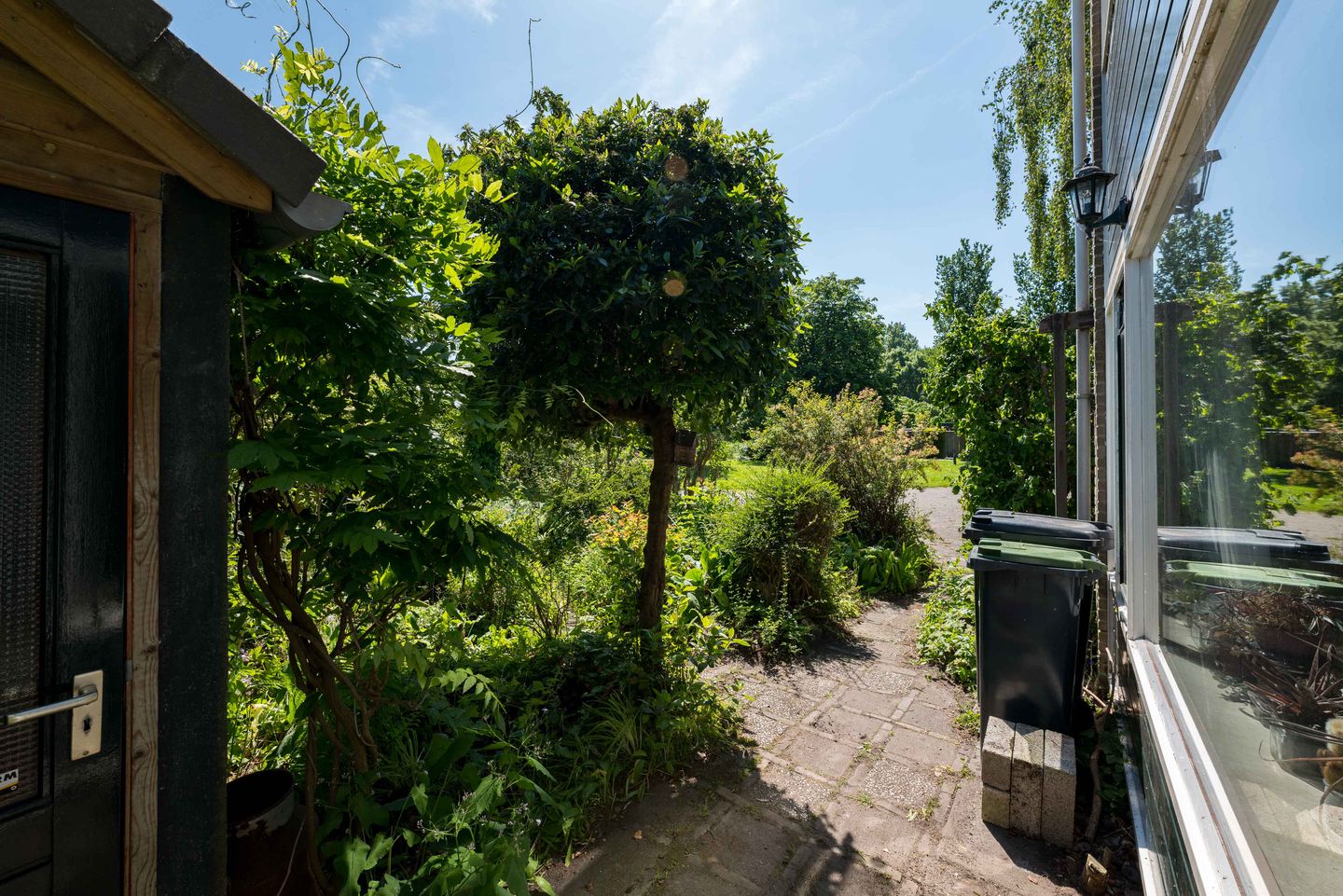 Spacious Corner House with Separate Garage in Sportbuurt — 29