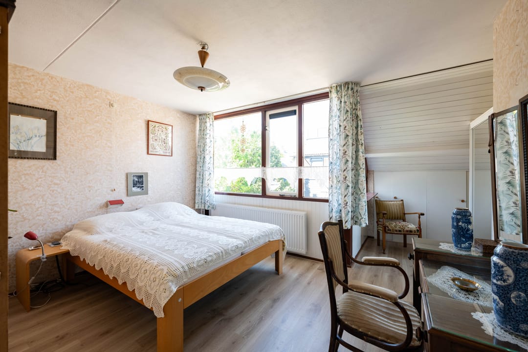 Spacious Corner House with Separate Garage in Sportbuurt — 16