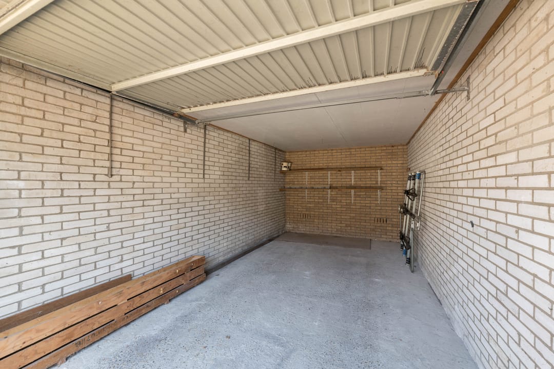 Spacious Corner House with Separate Garage in Sportbuurt — 38
