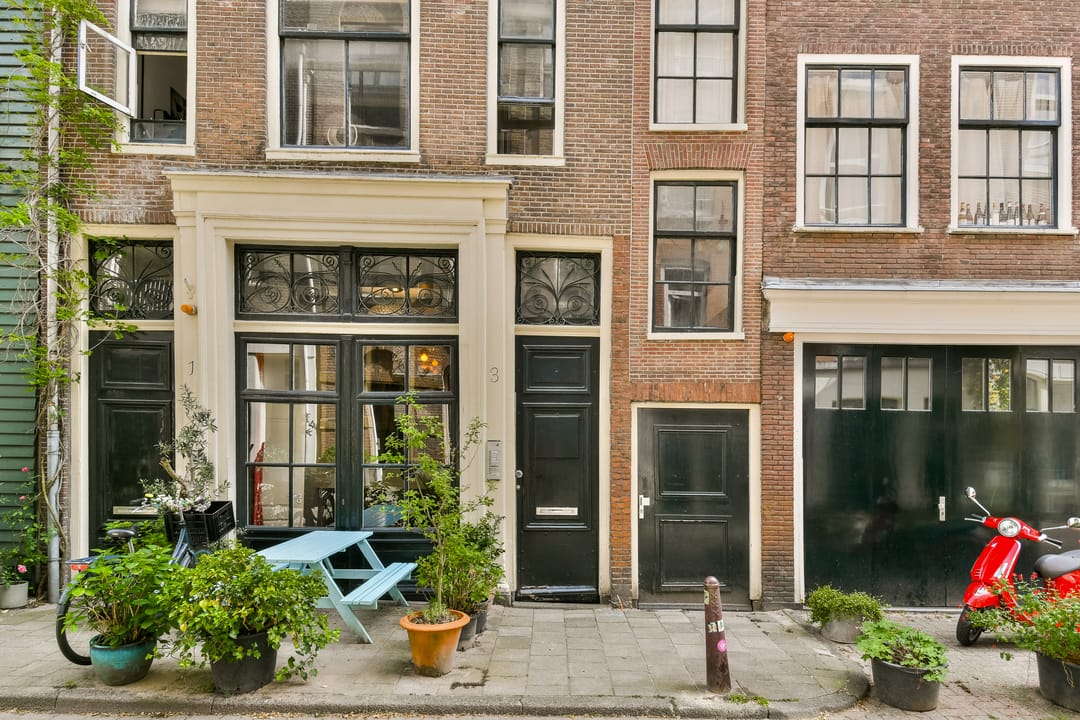 Stylish Canal Apartment in Historic Amsterdam Center — 17