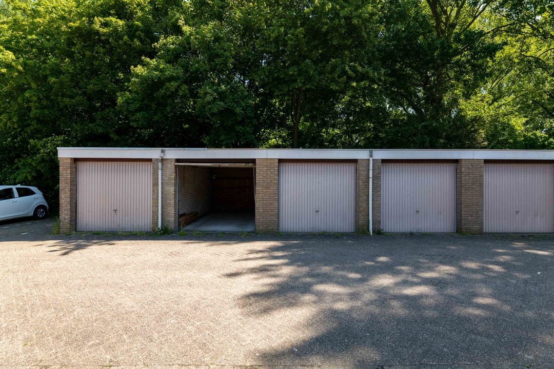 Spacious Corner House with Separate Garage in Sportbuurt — 37