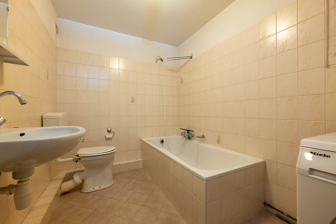 Spacious Corner House with Separate Garage in Sportbuurt — 22