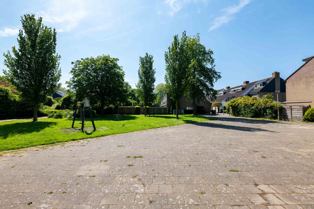 Spacious Corner House with Separate Garage in Sportbuurt — 32