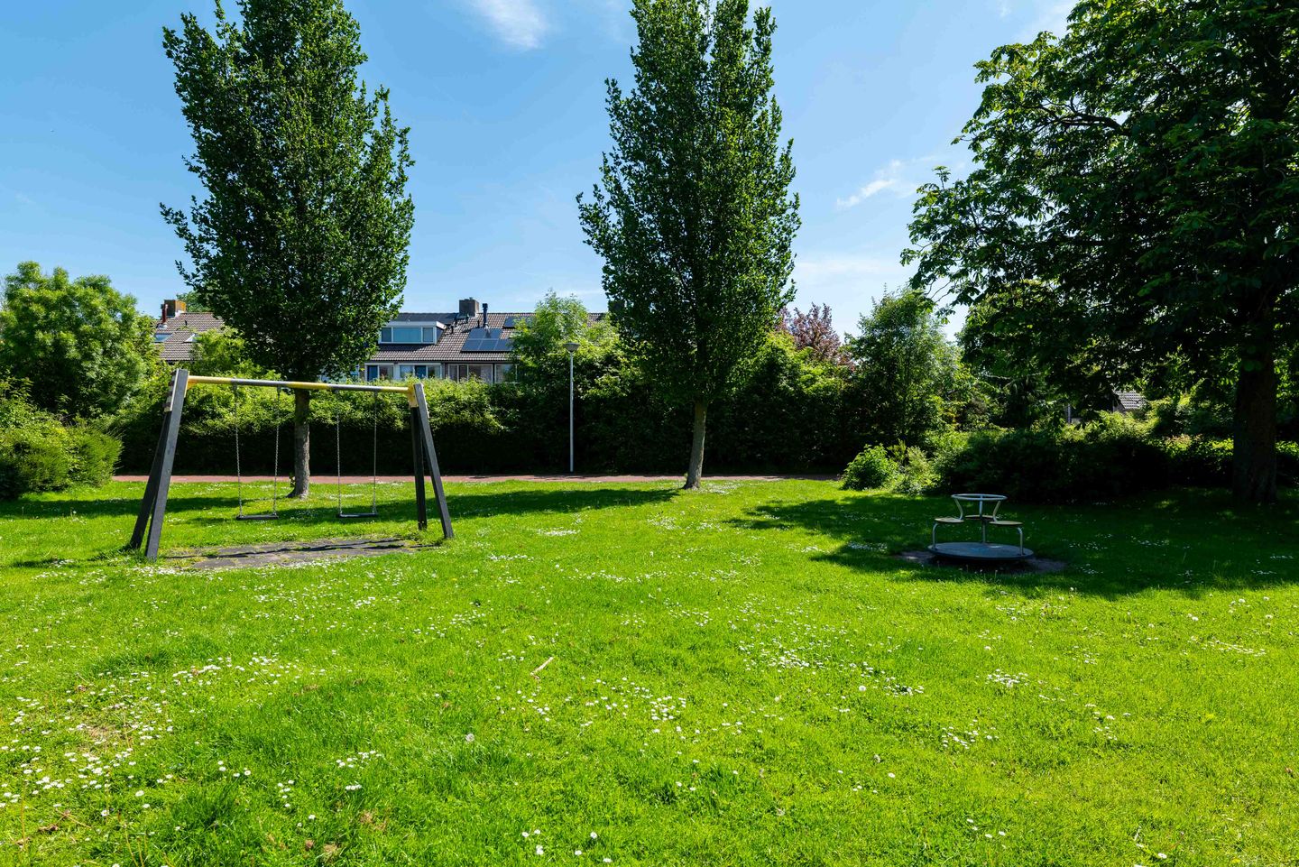 Spacious Corner House with Separate Garage in Sportbuurt — 34