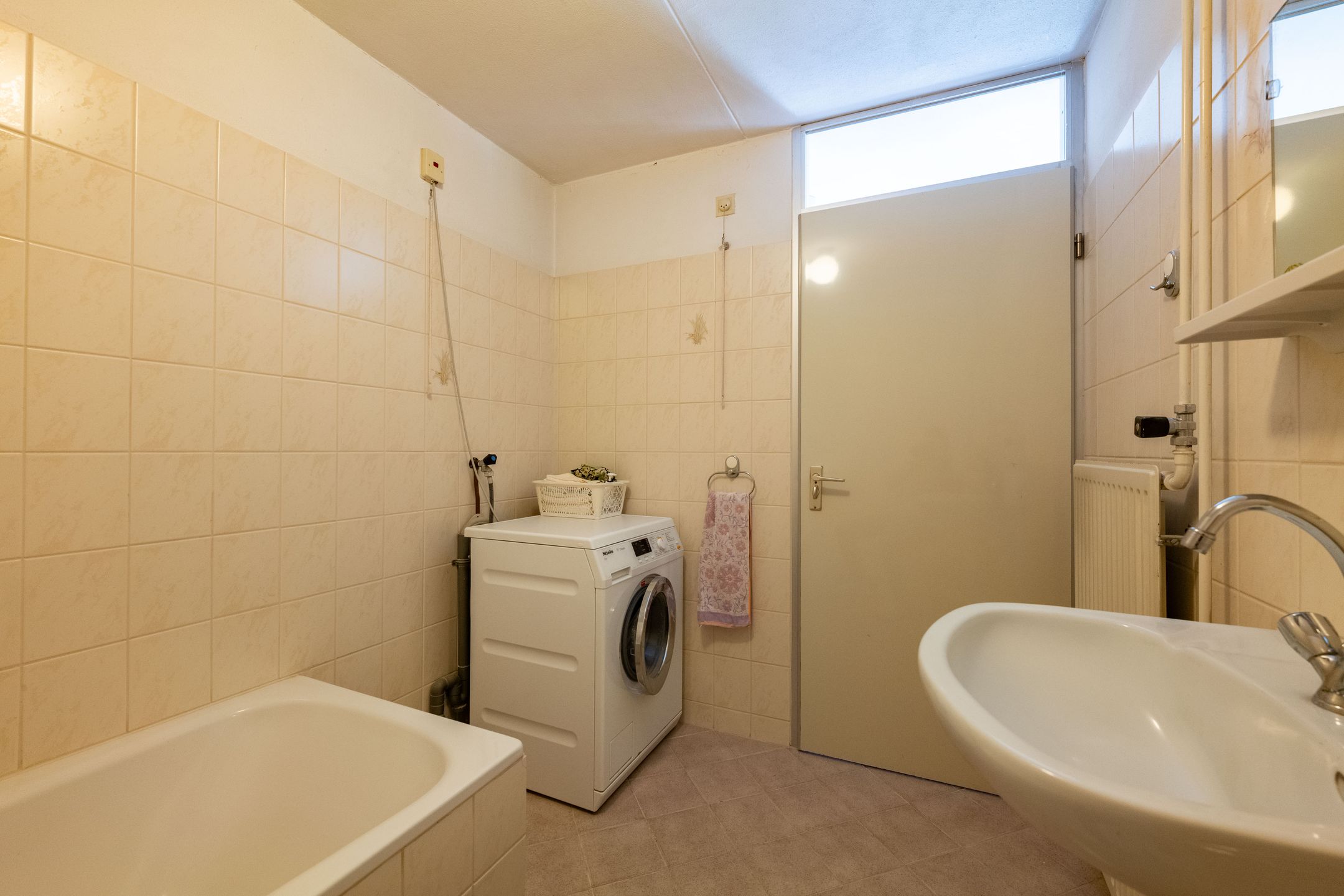 Spacious Corner House with Separate Garage in Sportbuurt — 24