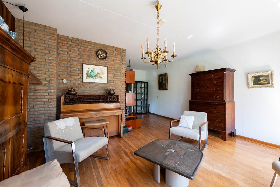 Spacious Corner House with Separate Garage in Sportbuurt — 8