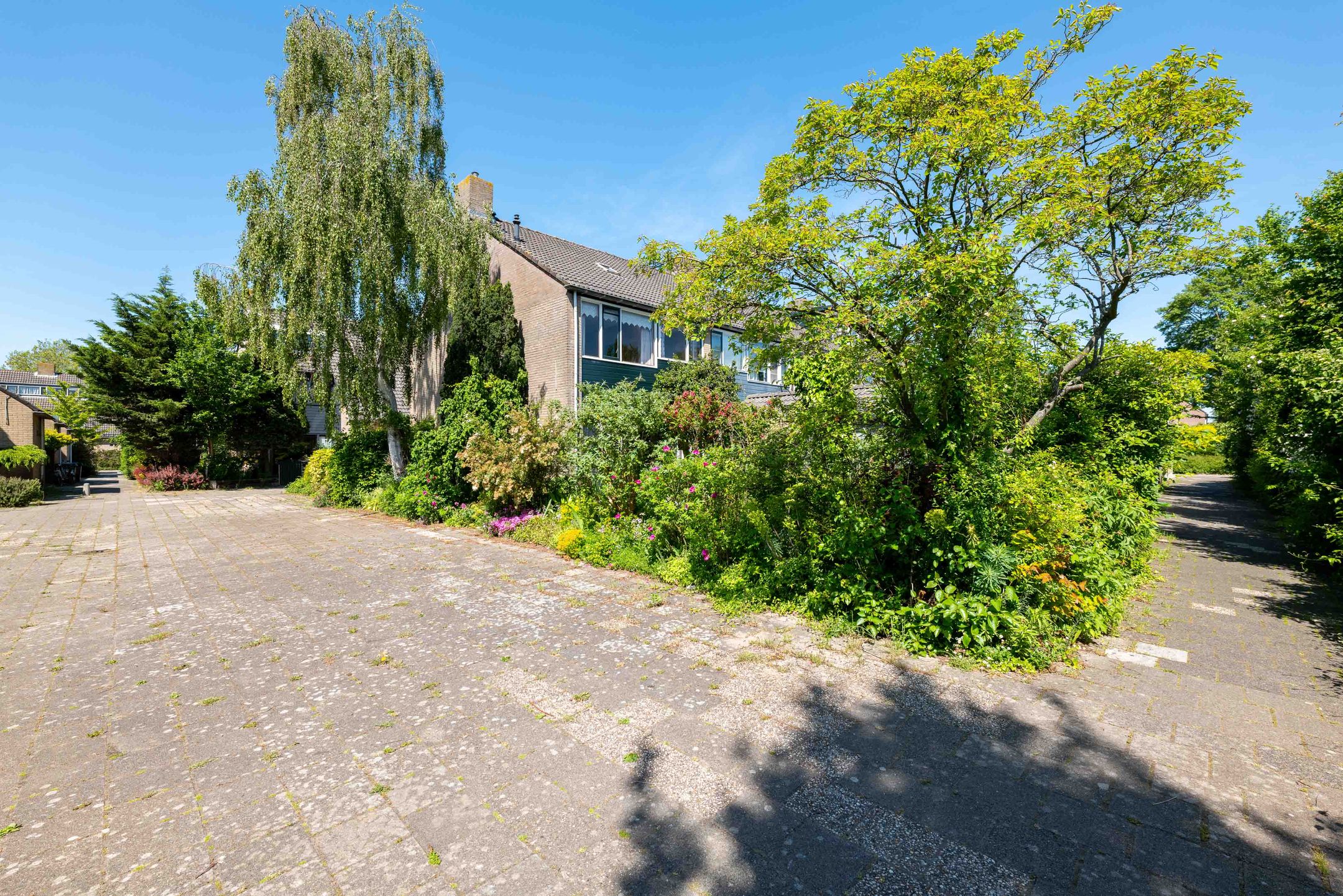 Spacious Corner House with Separate Garage in Sportbuurt — 33