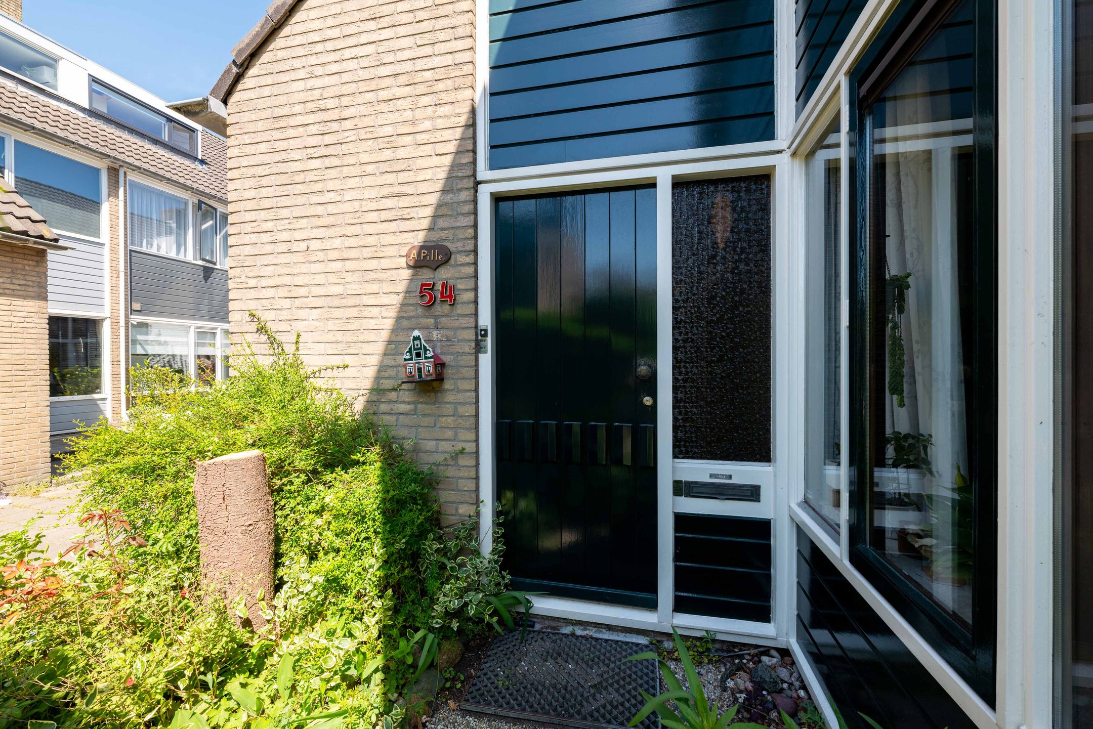 Spacious Corner House with Separate Garage in Sportbuurt — 36