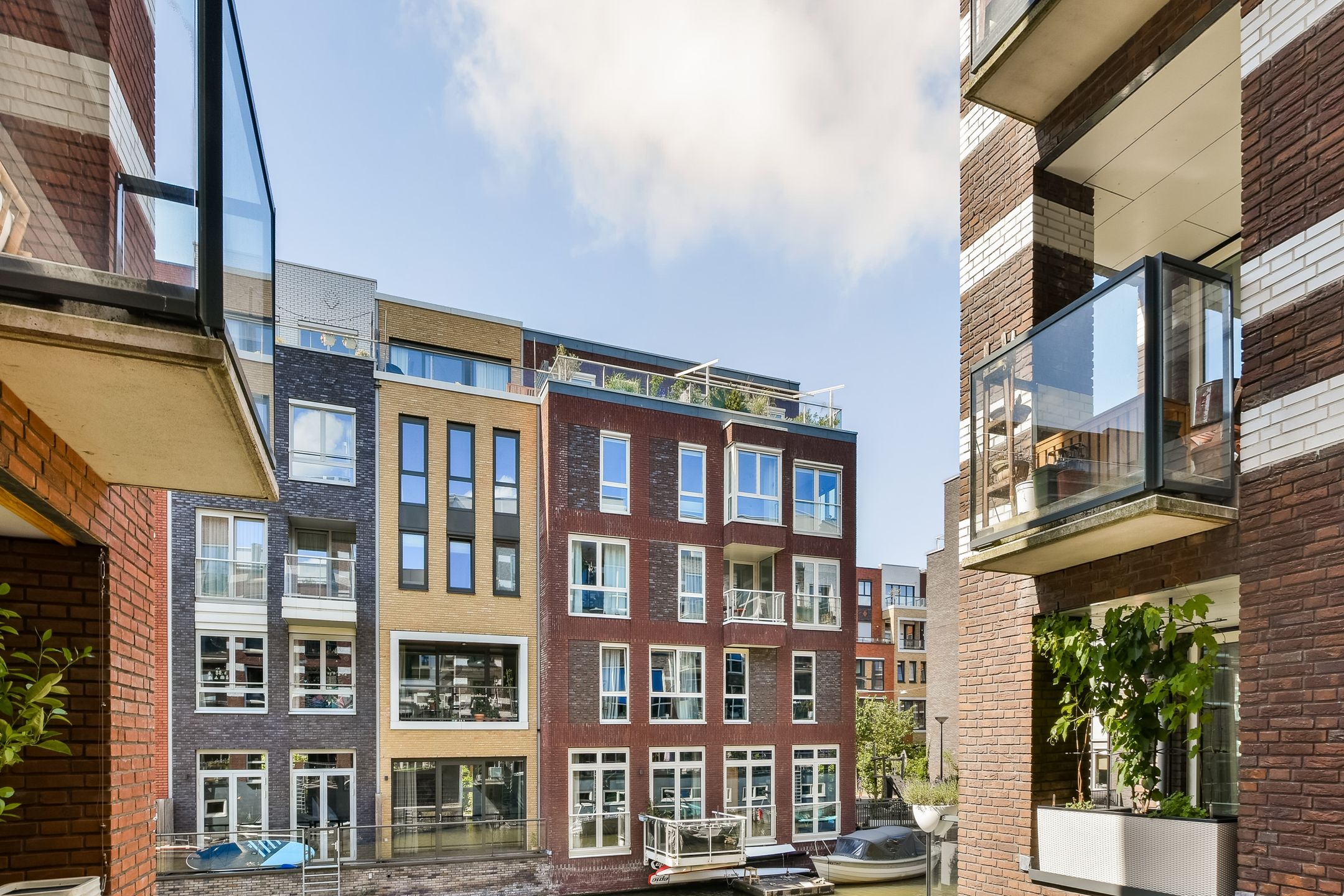 Elegant Waterfront Corner Apartment in Houthavens — 24