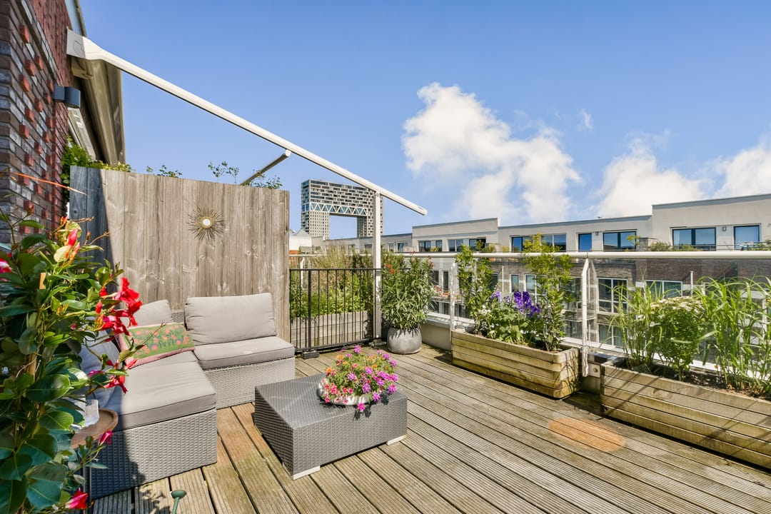 Elegant Waterfront Corner Apartment in Houthavens