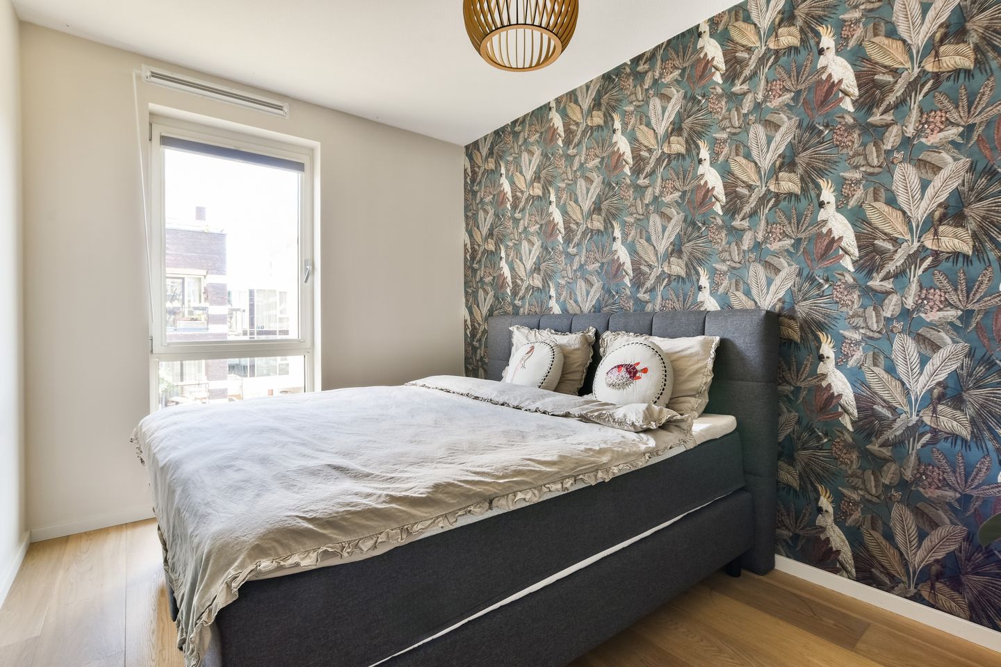 Elegant Waterfront Corner Apartment in Houthavens — 10