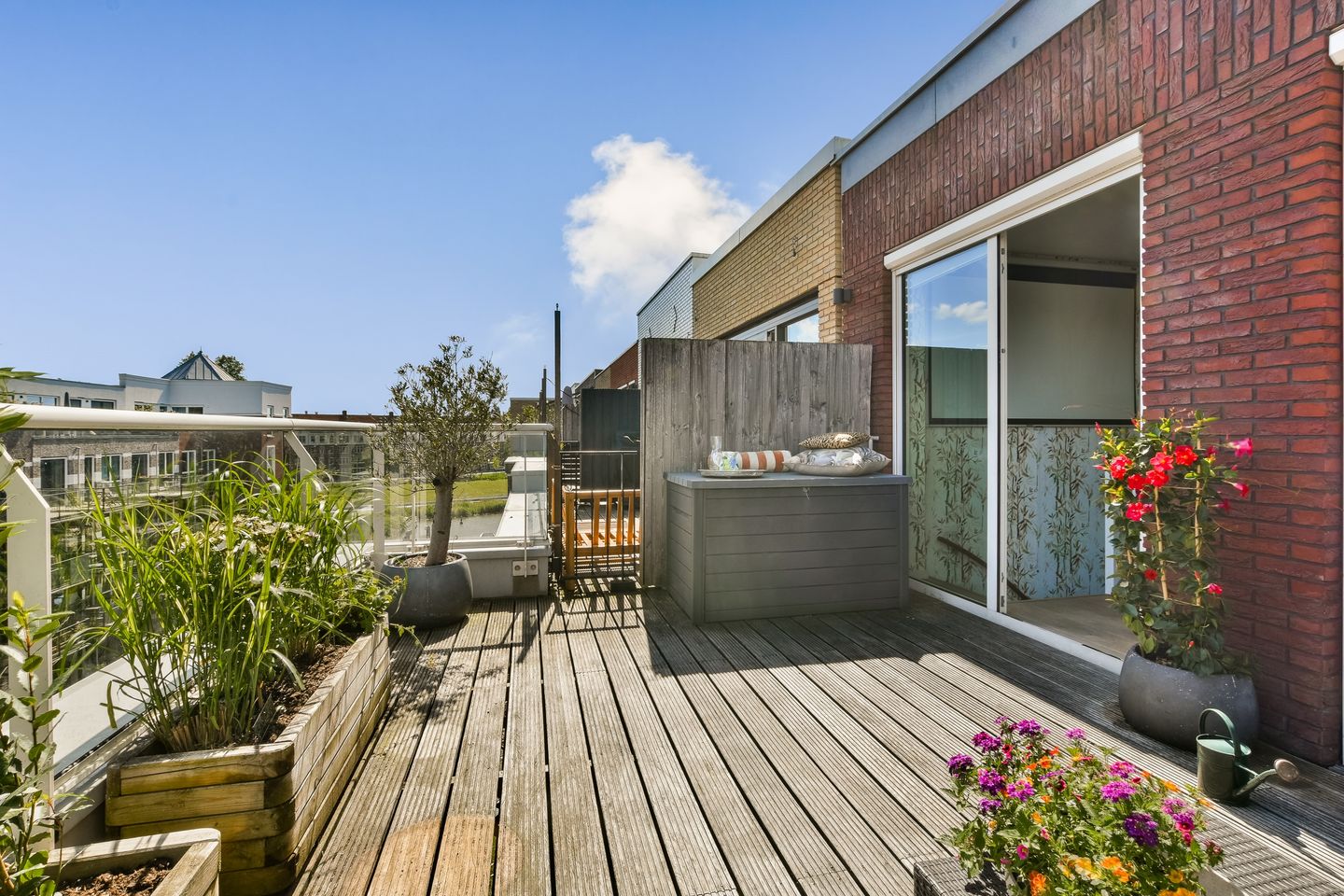 Elegant Waterfront Corner Apartment in Houthavens — 19