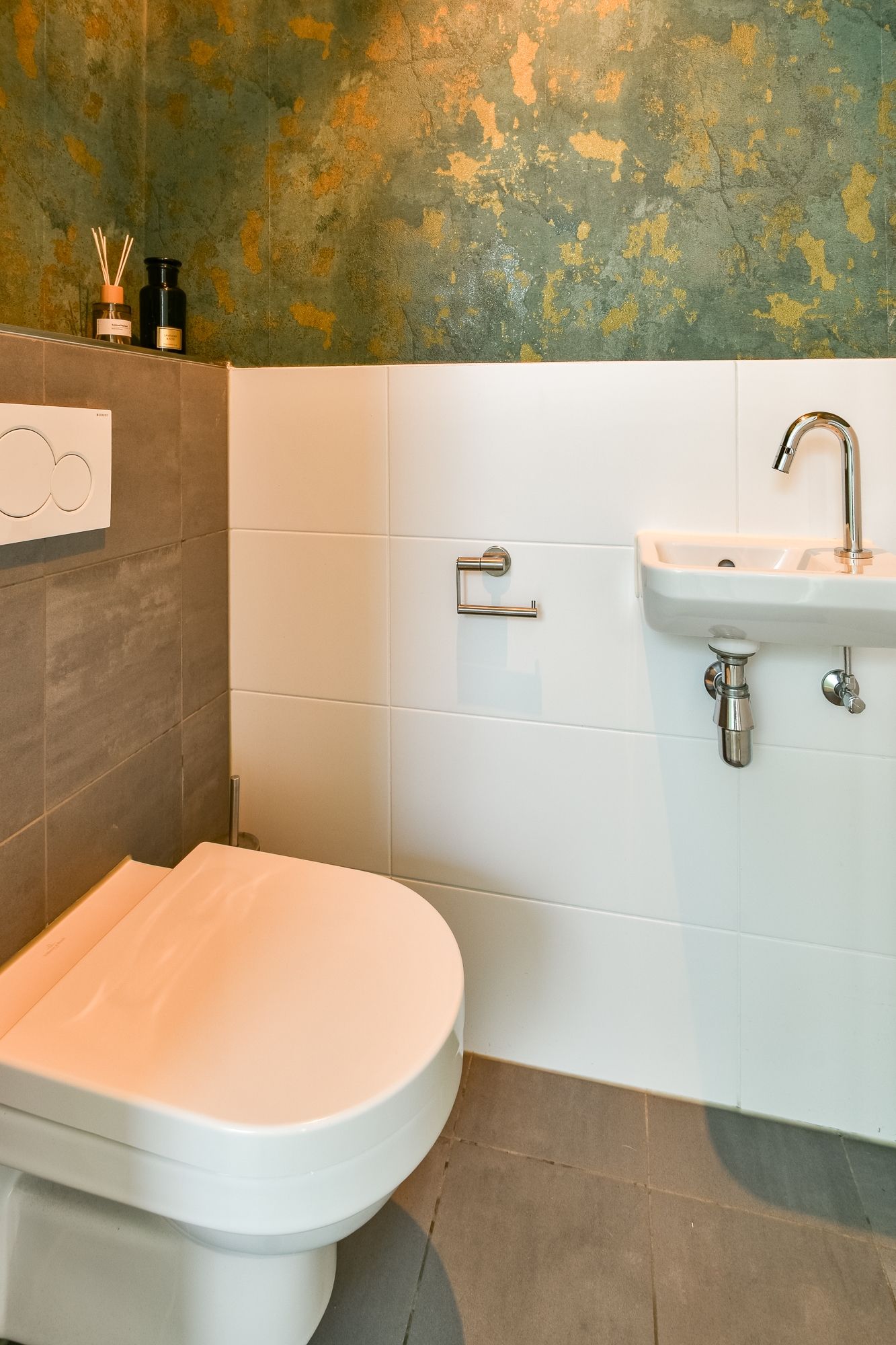 Elegant Waterfront Corner Apartment in Houthavens — 15