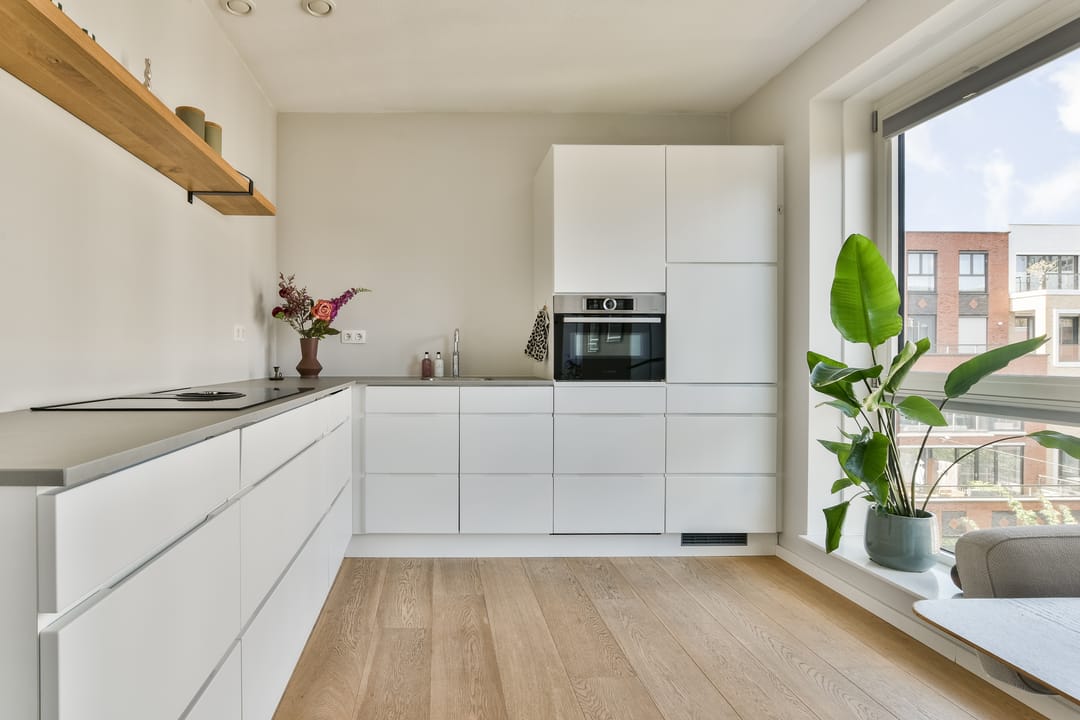 Elegant Waterfront Corner Apartment in Houthavens — 7
