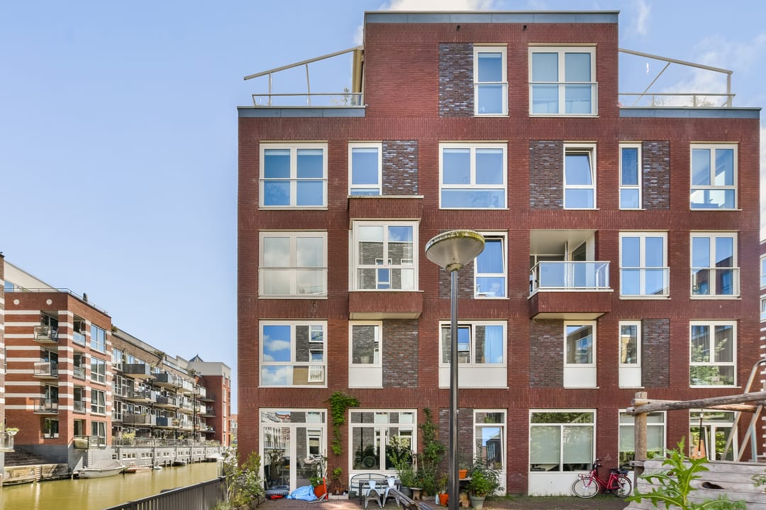 Elegant Waterfront Corner Apartment in Houthavens — 23