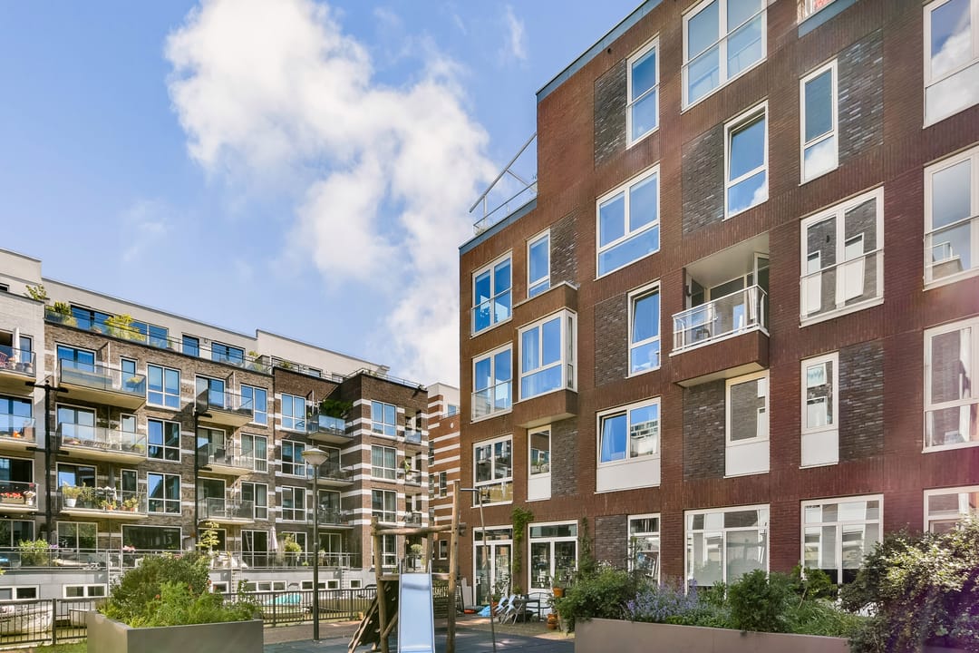 Elegant Waterfront Corner Apartment in Houthavens — 22