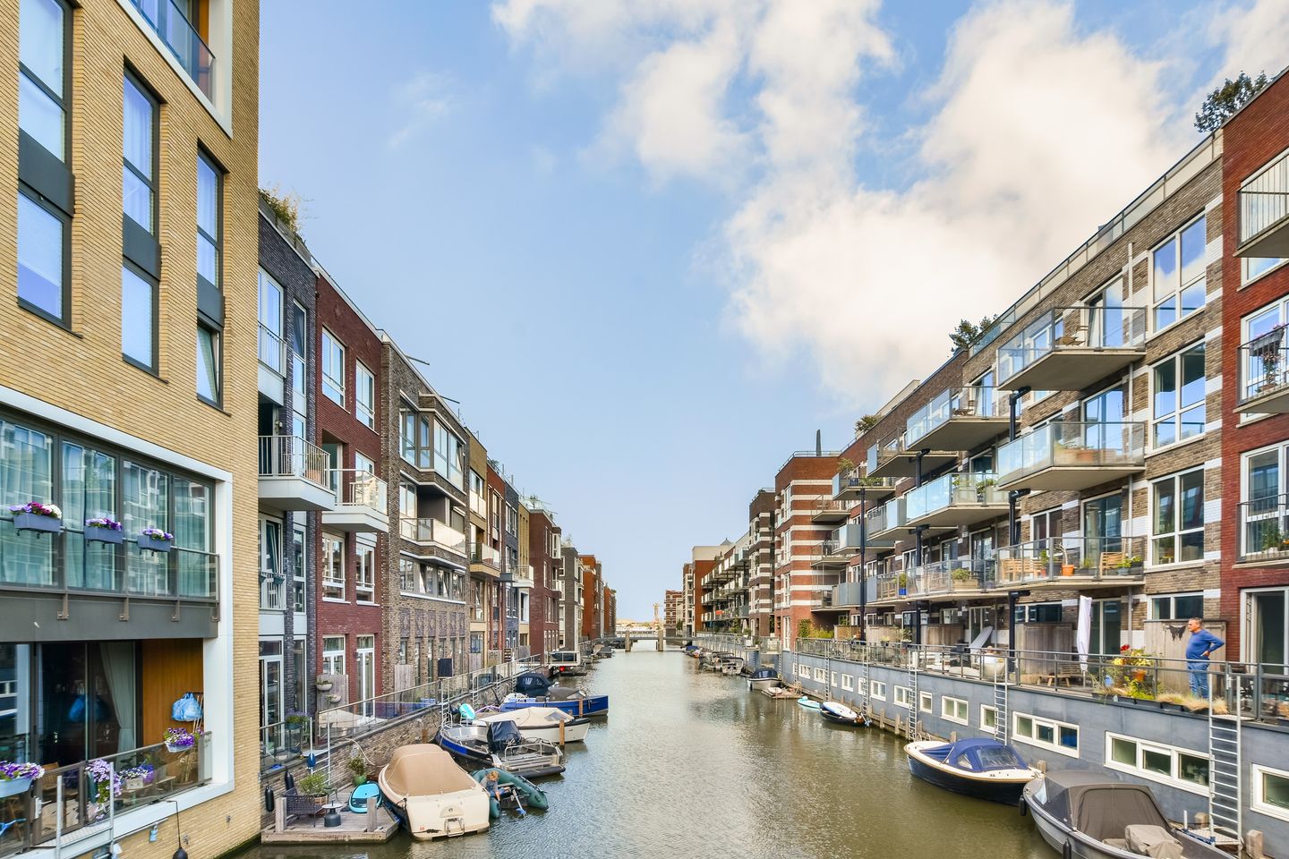 Elegant Waterfront Corner Apartment in Houthavens — 25
