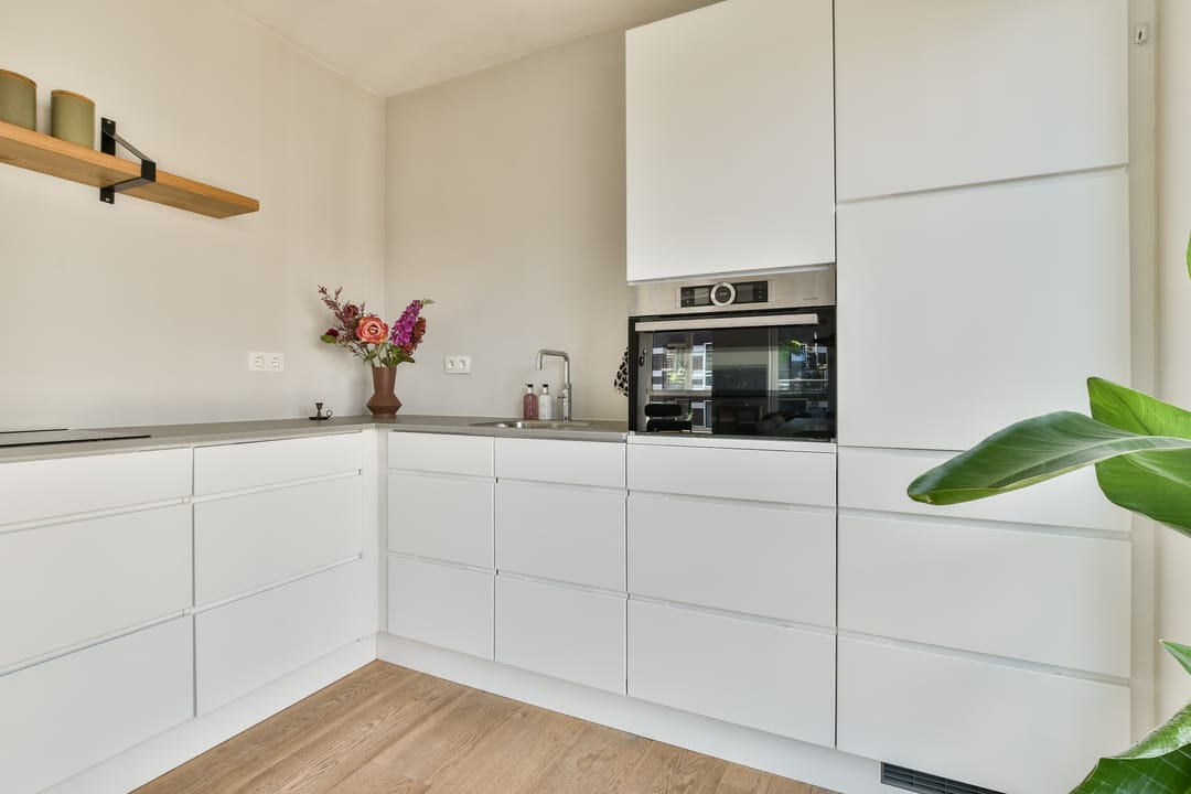 Elegant Waterfront Corner Apartment in Houthavens — 8