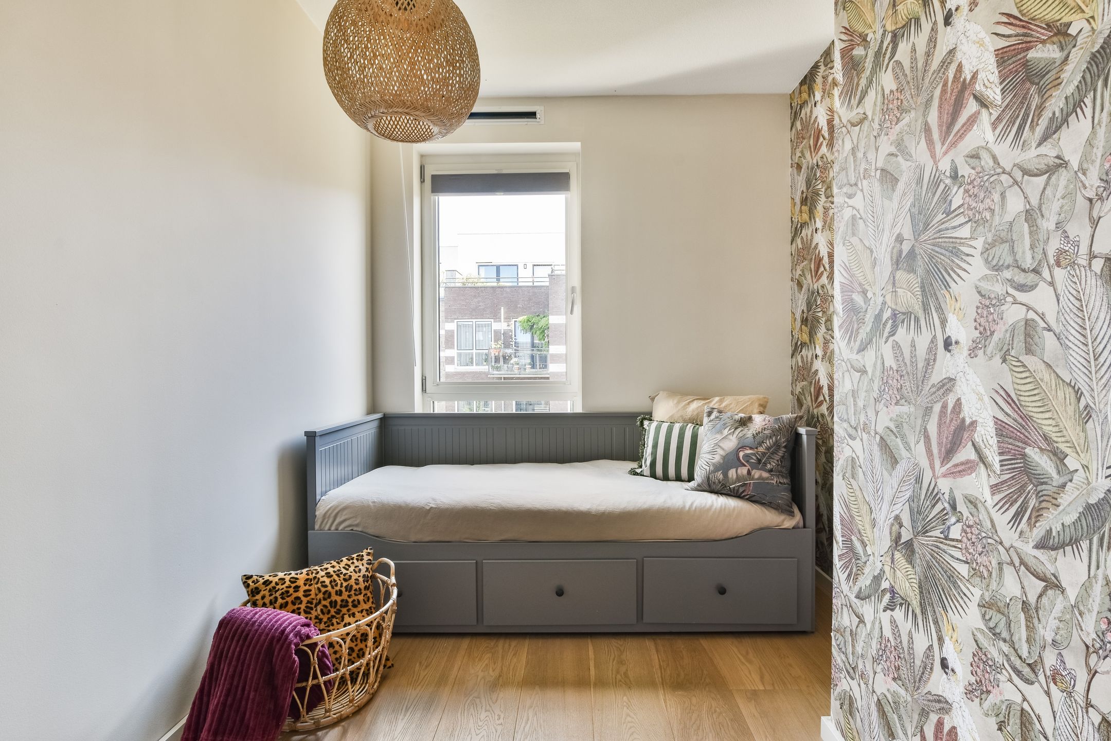 Elegant Waterfront Corner Apartment in Houthavens — 12
