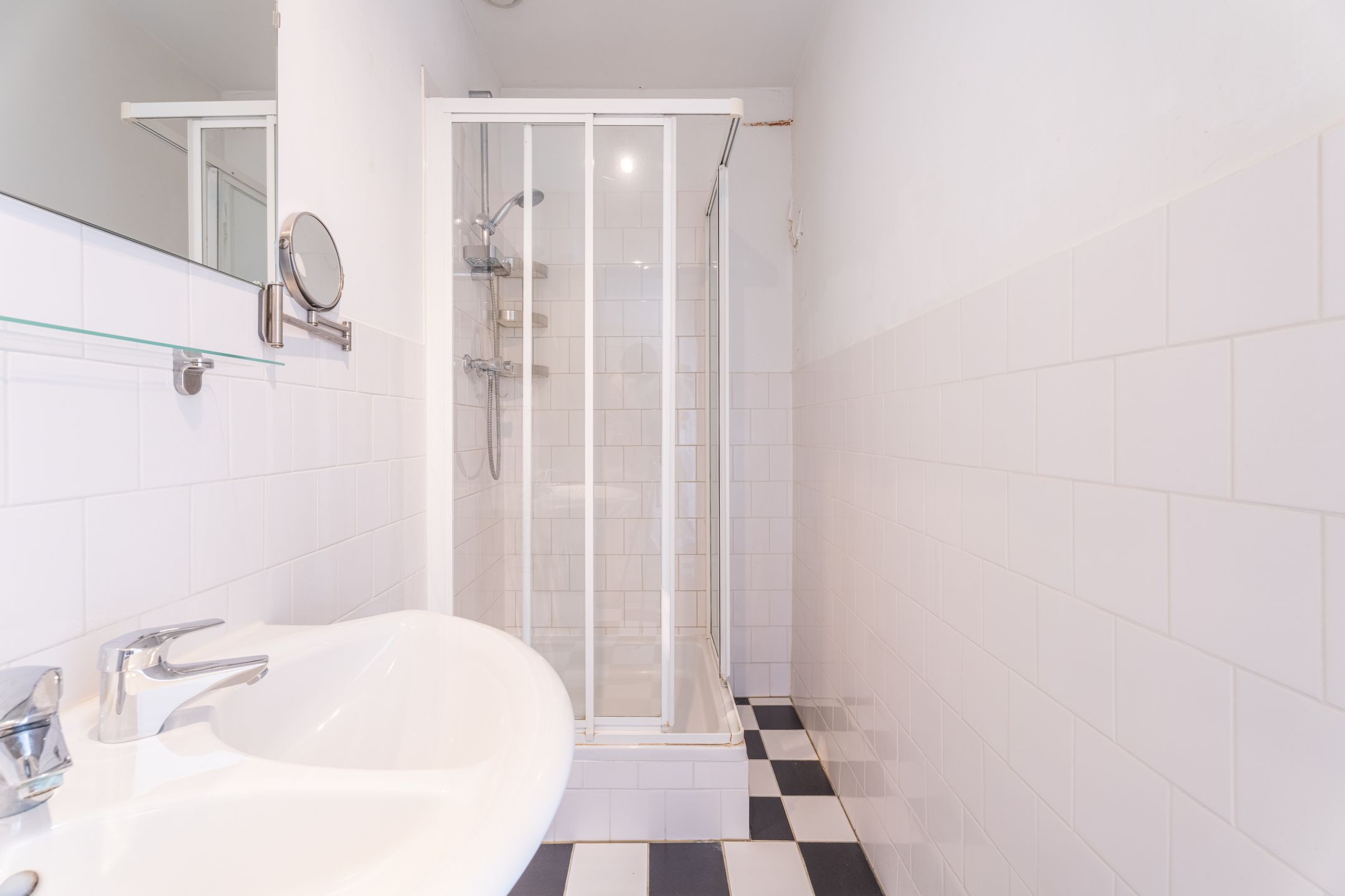 Bright Ground‑Floor Apartment with Private Garden Near Leiden Centre — 15