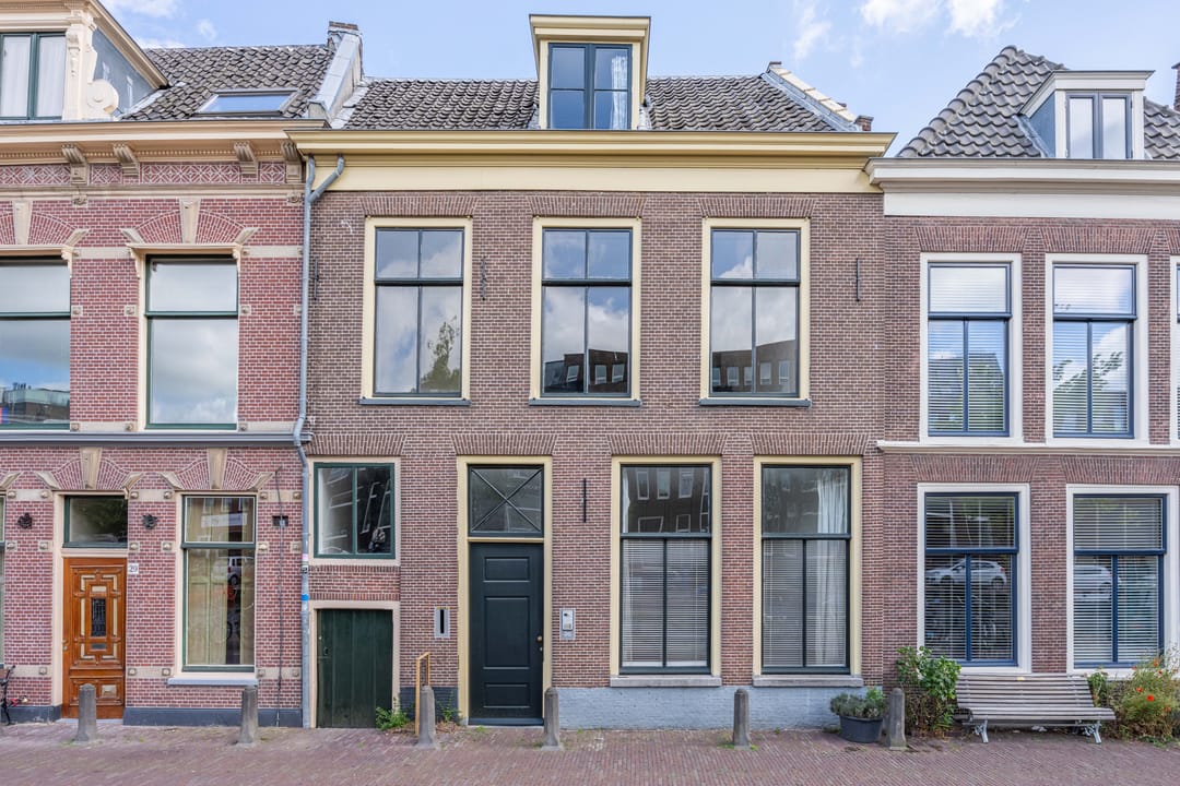 Bright Ground‑Floor Apartment with Private Garden Near Leiden Centre