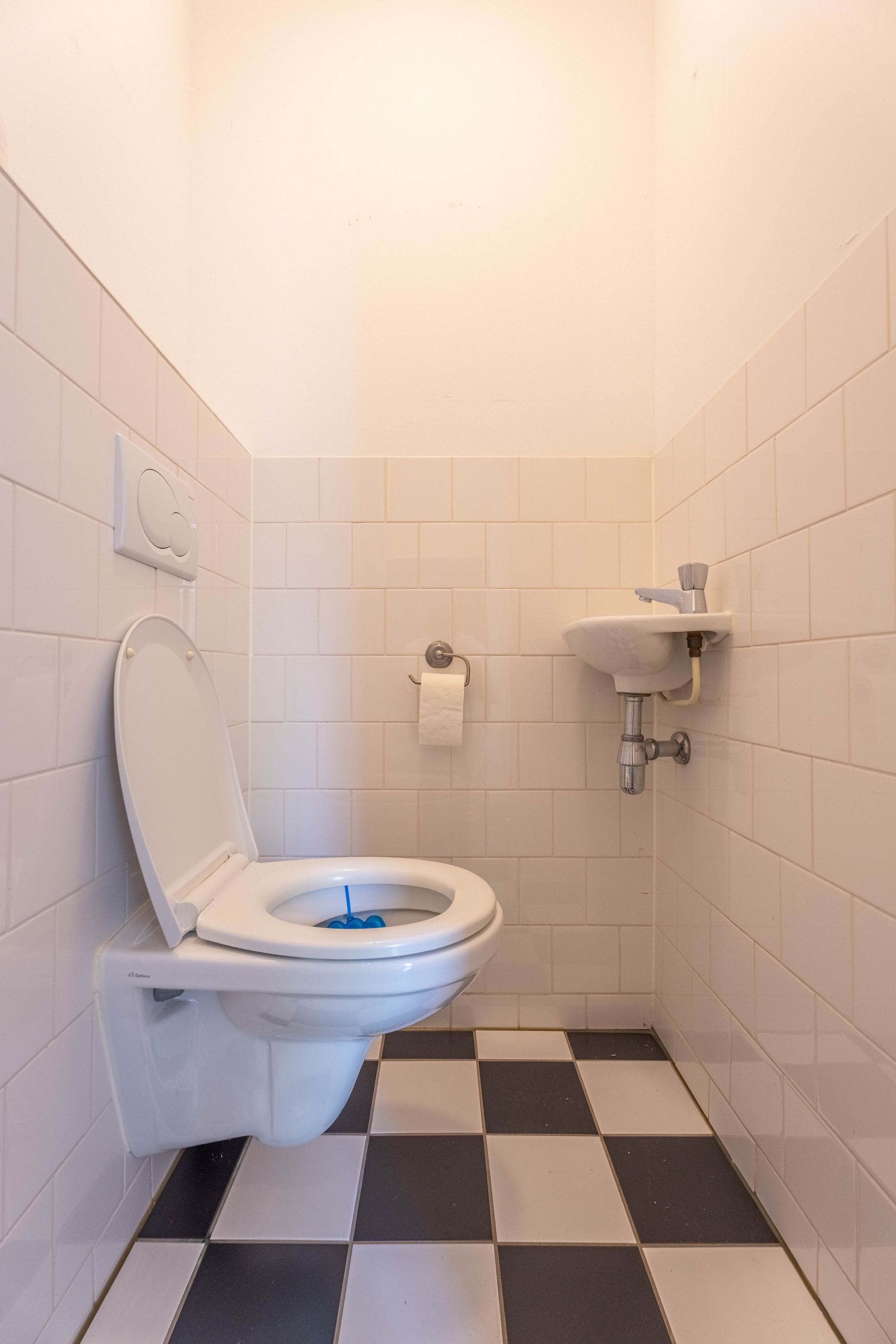Bright Ground‑Floor Apartment with Private Garden Near Leiden Centre — 18