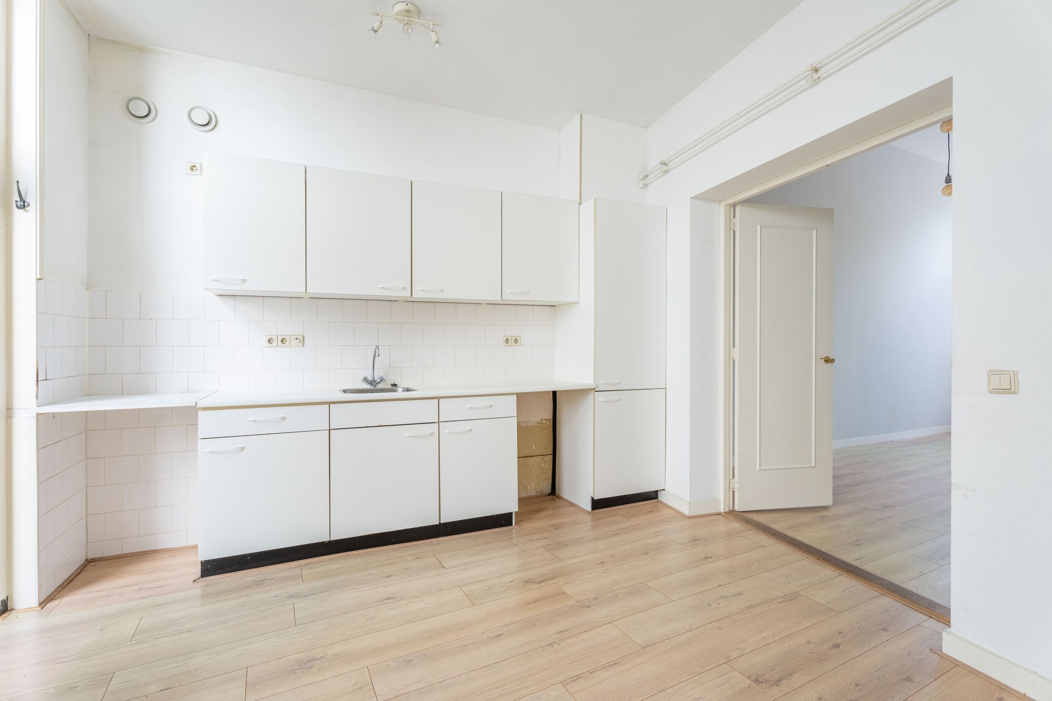 Bright Ground‑Floor Apartment with Private Garden Near Leiden Centre — 9
