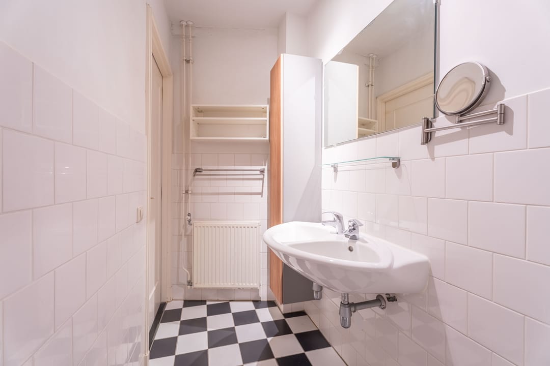 Bright Ground‑Floor Apartment with Private Garden Near Leiden Centre — 16
