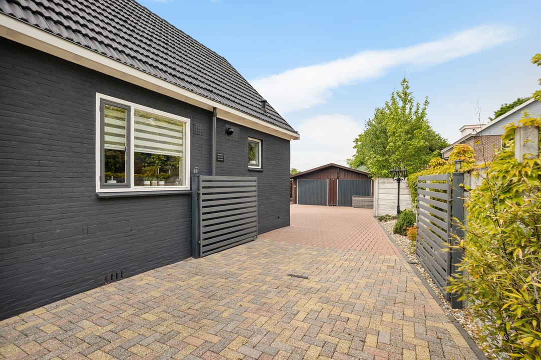 Sustainable Detached Home with Solar Panels and Garage in Avenhorn — 41