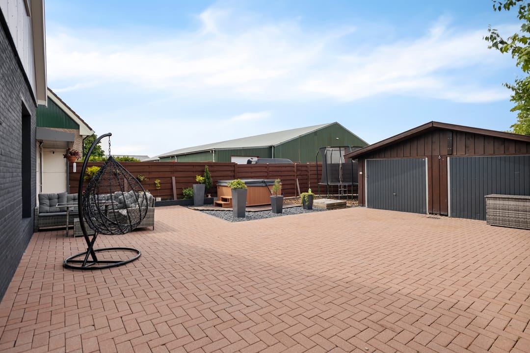 Sustainable Detached Home with Solar Panels and Garage in Avenhorn — 26