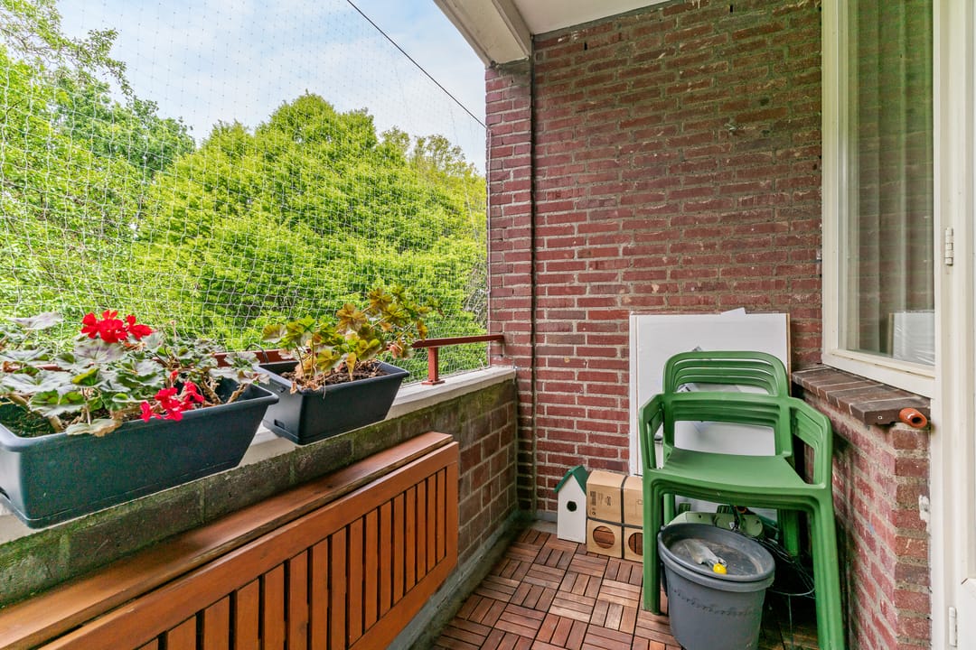 Spacious 3 Room Apartment with Two Balconies and City Views — 13