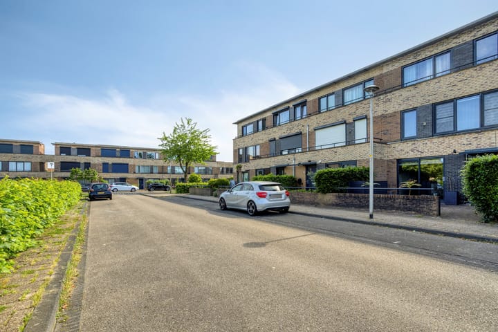 Tussenwoning te koop: Merelhof 7, Zeewolde