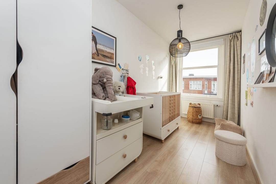 Well-Maintained 1940s Apartment with Two Balconies in Bos en Lommer — 11
