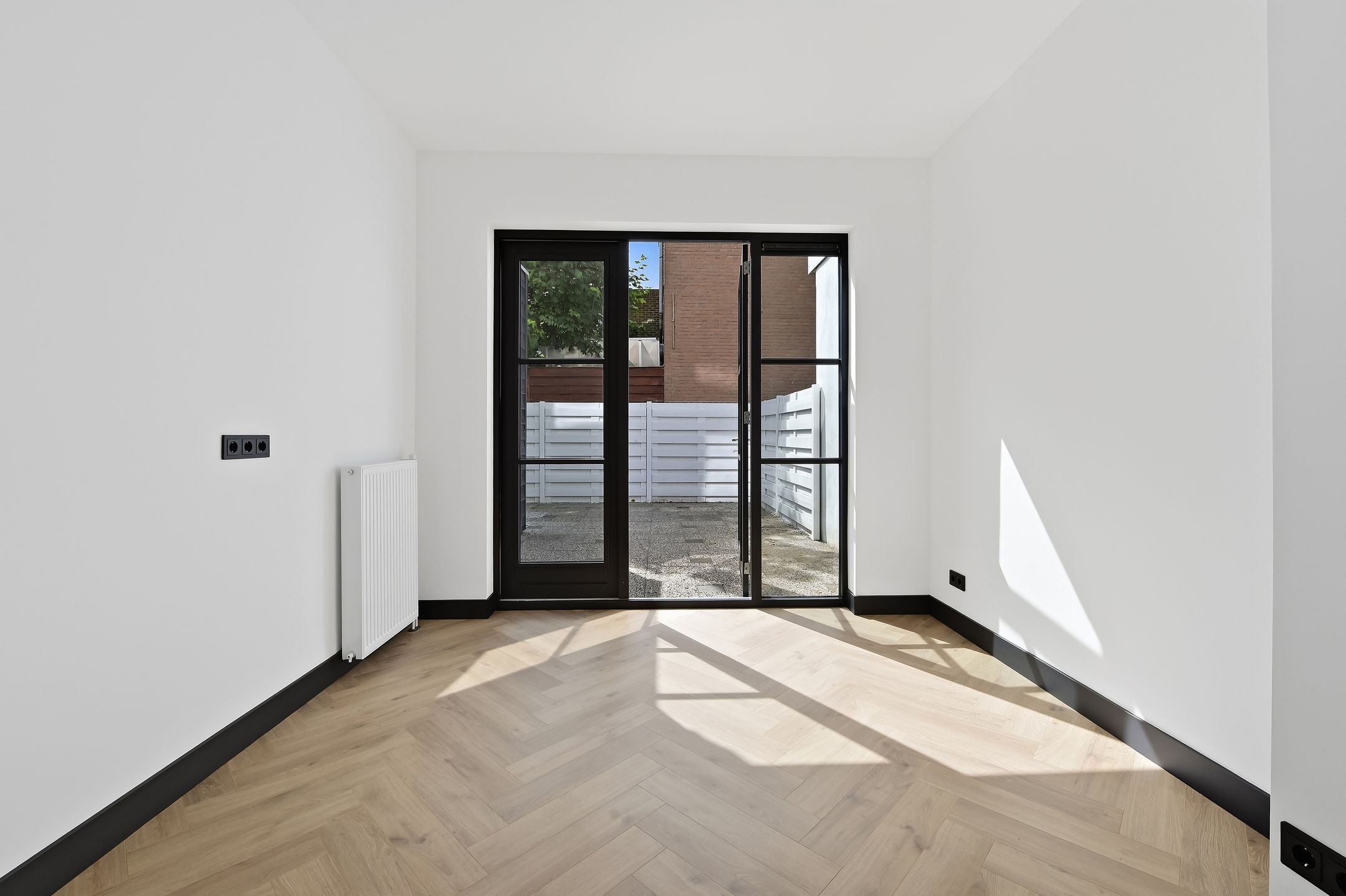 Fully Renovated Ground Floor Apartment in Regentessekwartier — 24