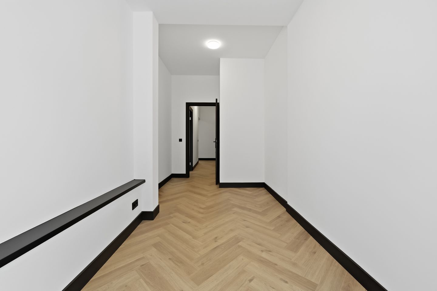 Fully Renovated Ground Floor Apartment in Regentessekwartier — 19