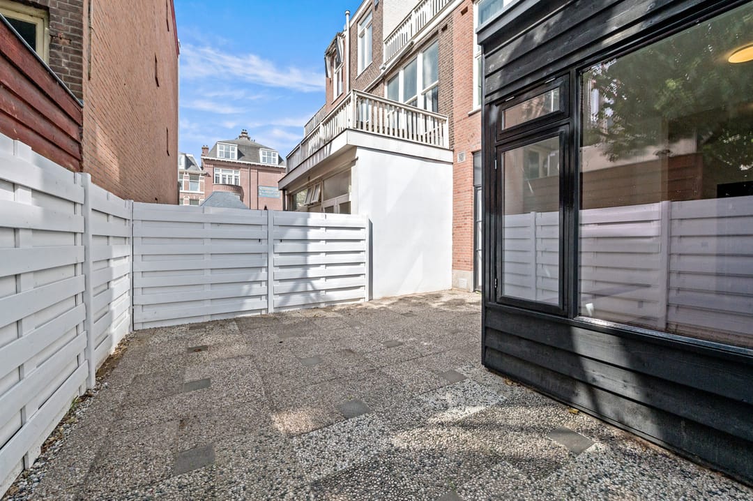 Fully Renovated Ground Floor Apartment in Regentessekwartier — 26