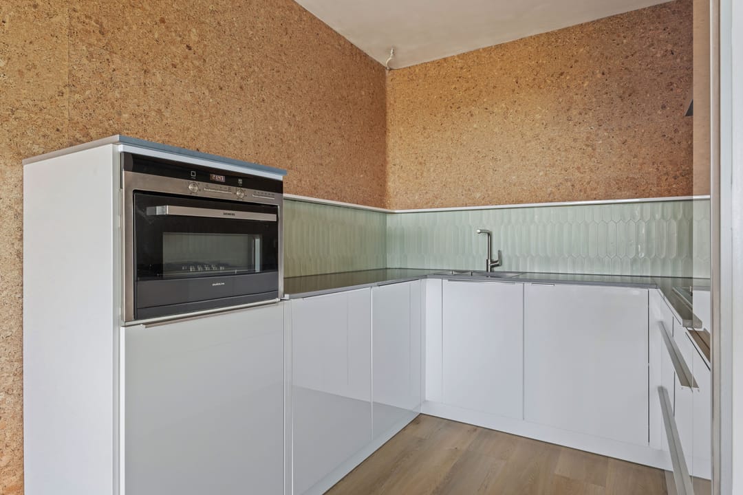 Bright Top-Floor Apartment with Panoramic Views in Uithoorn — 11