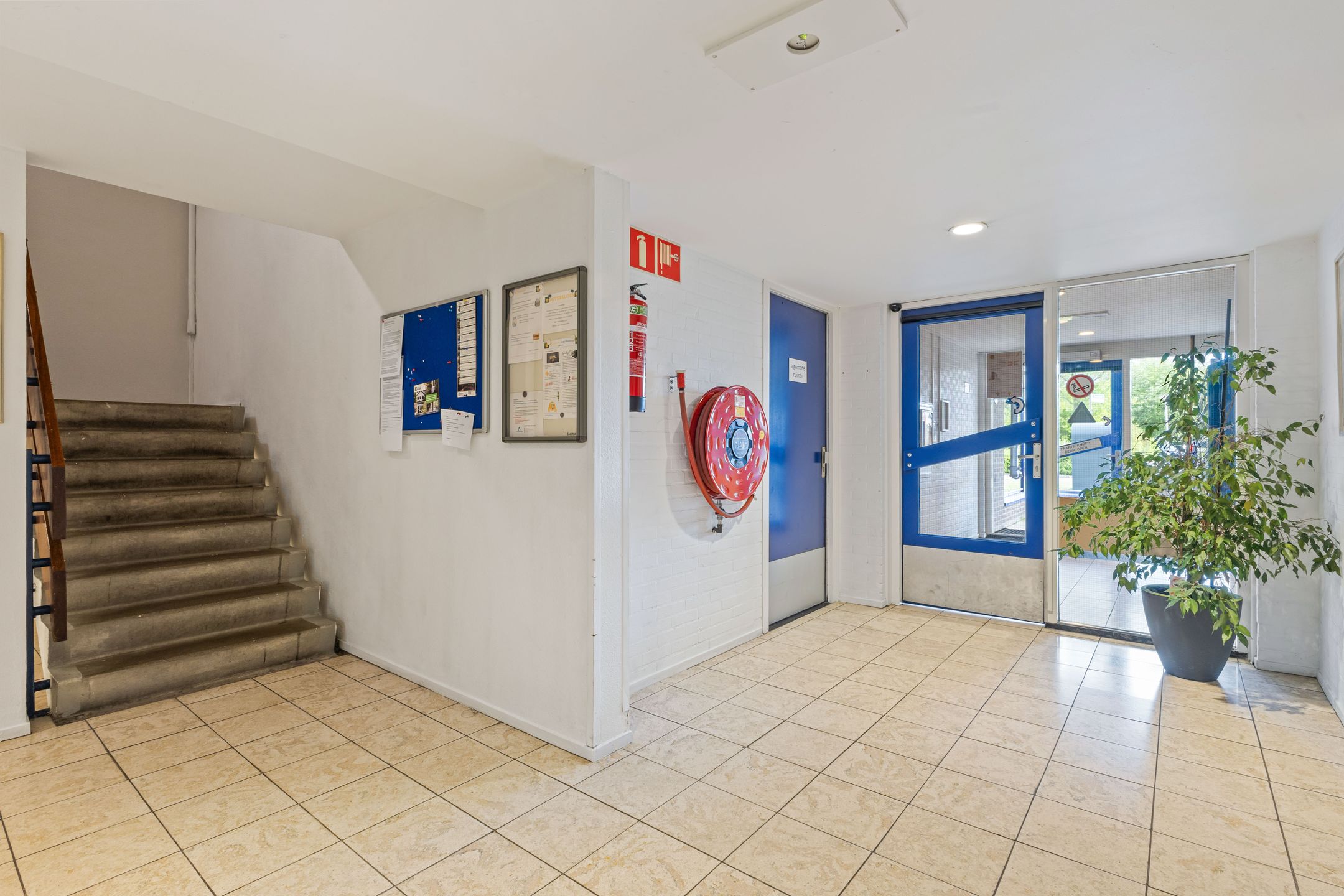 Bright Top-Floor Apartment with Panoramic Views in Uithoorn — 21