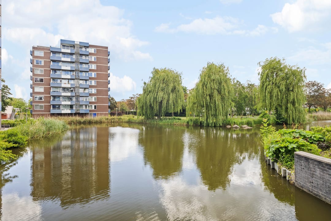 Bright Top-Floor Apartment with Panoramic Views in Uithoorn — 23