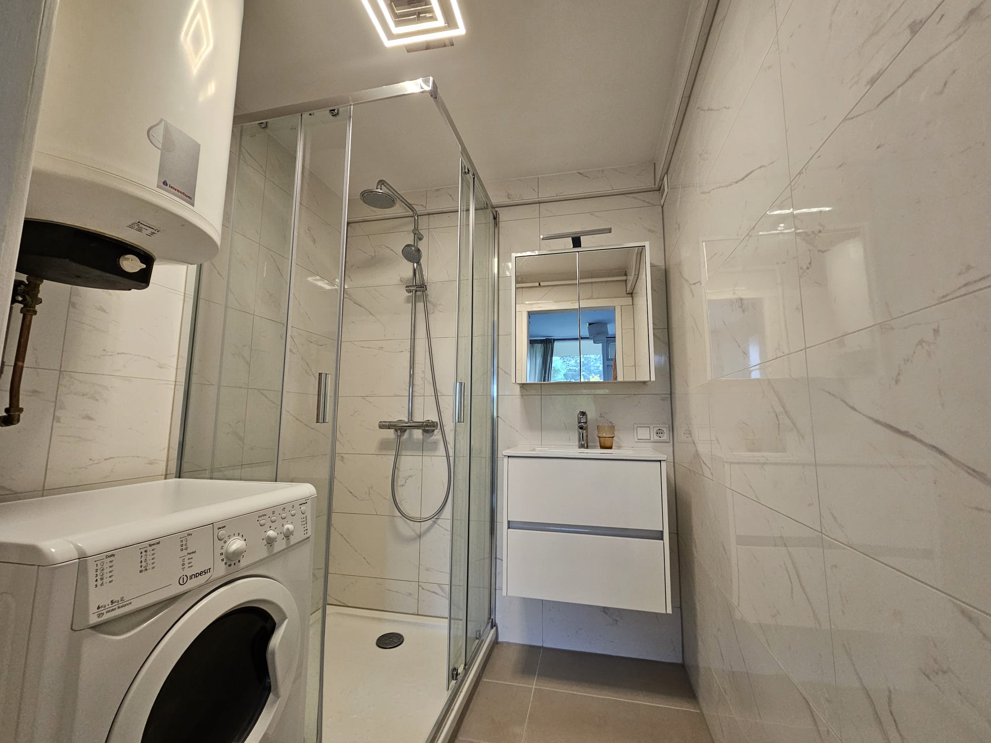 Bright 2-Room Apartment with South-Facing Balcony in Tuindorp-Oost — 27